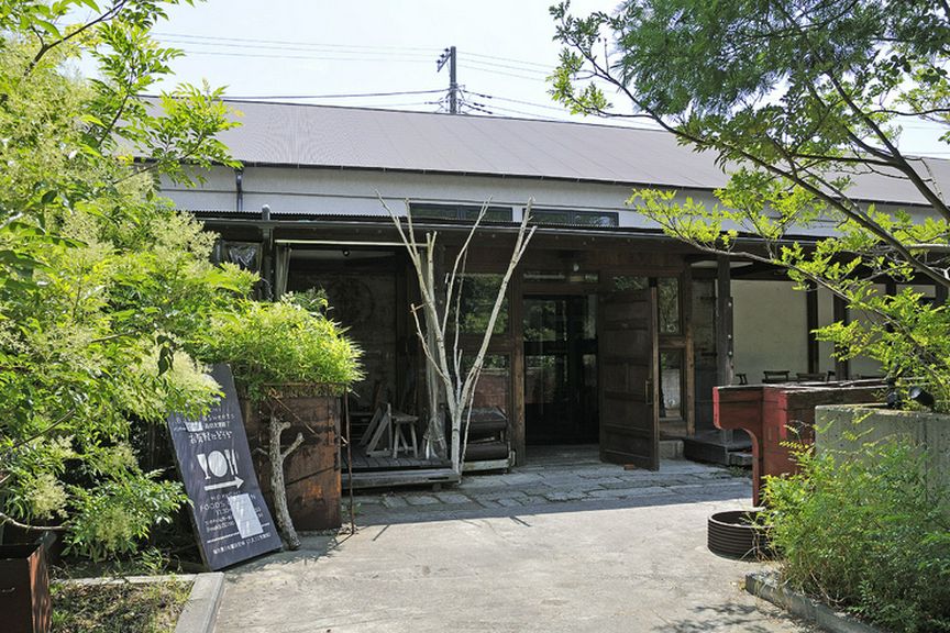 酒蔵経営のレストランならではの風情を感じさせる外観