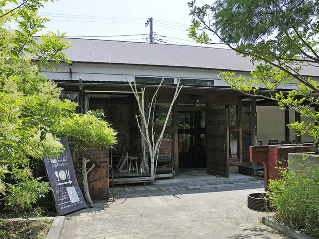 酒蔵経営のレストランならではの風情を感じさせる外観