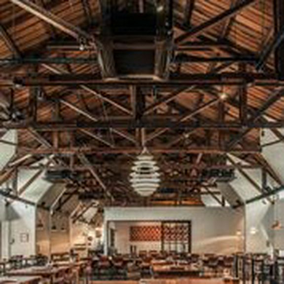 立食なら150名まで、着席でも120名までと大人数まで対応可能!