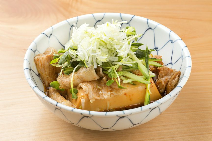 濃厚な旨みとにんにくのパンチが効いた『スタミナ肉豆腐』