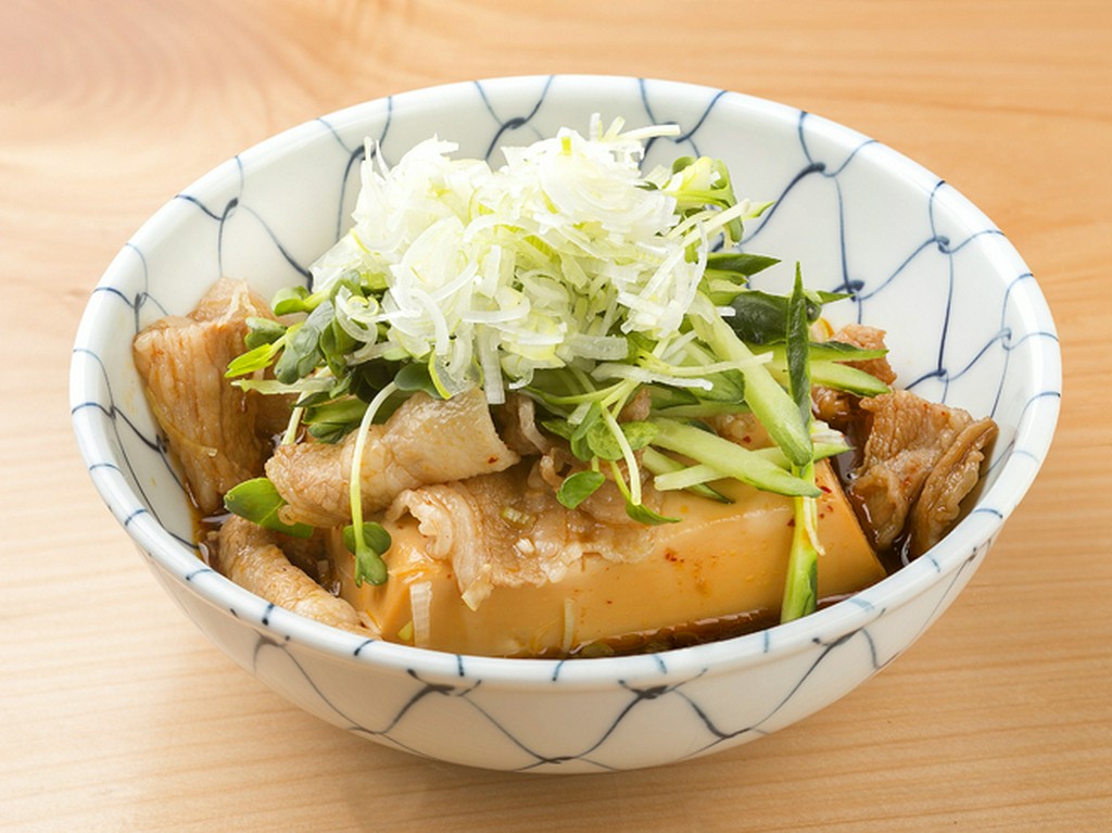 濃厚な旨みとにんにくのパンチが効いた『スタミナ肉豆腐』