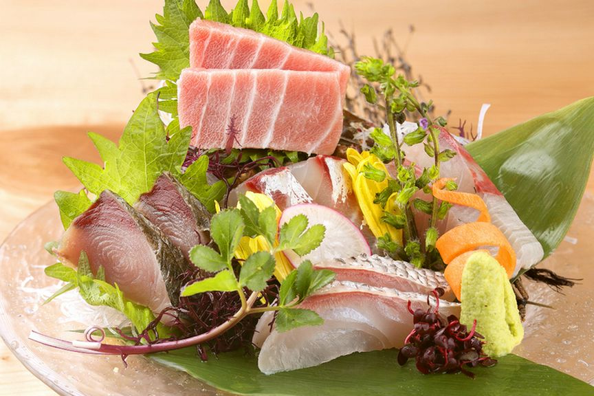 旬により様々なお魚を堪能『本日のお造り盛り合わせ　5種2切』