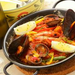 コシヒカリを使った、スペインの代表料理『魚介とサフランのパエリア』（2人前）