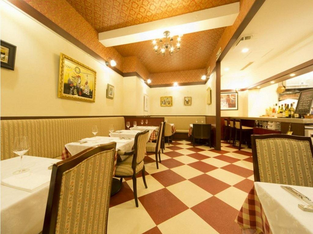 カジュアルさもクラッシックさも兼ね備えた、居心地の良い店内