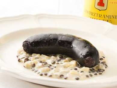 『ブーダン・ノワール　レンズ豆とリンゴ・バナナのラグー』