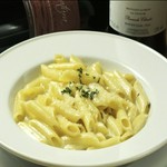 人気No,1パスタ！　濃厚な４種類のチーズがペンネに絡んだ絶品パスタ