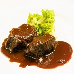人気メニュー！和牛のほほ肉をじっくり煮込んで旨味を凝縮させた絶品煮込み