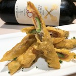 とろ～りモッツァレラとアスパラを生ハムで巻いてフライした、ワインにぴったりの前菜！