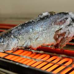 塩焼きにして頭からガブリといける『にじます塩焼き』