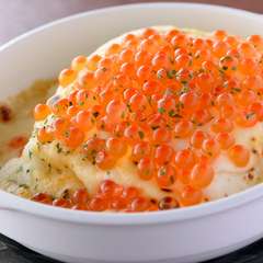 たっぷりのイクラがのった『トッポギハンペンチーズグラタン』