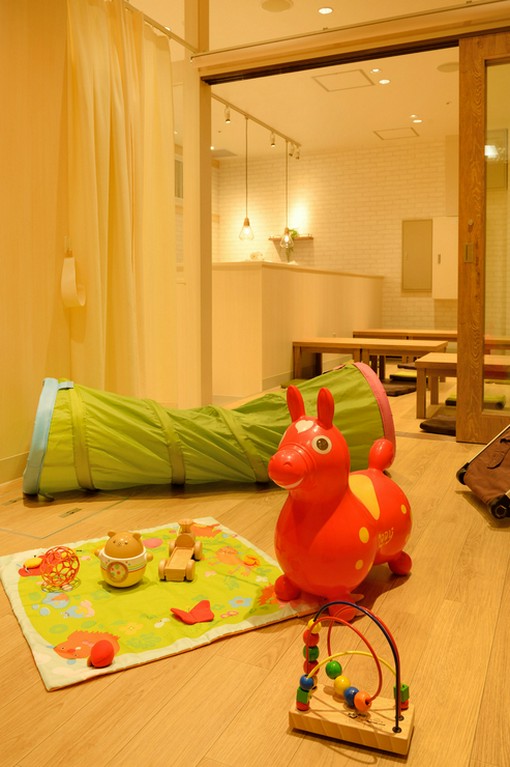 越谷ツインシティにあり、家族連れに人気。フリーWIFIも