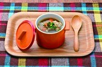 ランチ・キッズプレートに、日替わり3種からチョイス。栄養バランスに優れ、野菜嫌いのお子様も喜びそう。