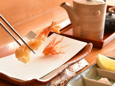 “匠”カウンターコースより『才巻（海老）』。2013年から連続ミシュラン1つ星の実力