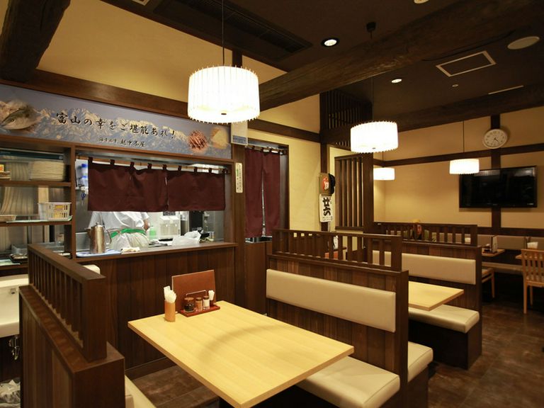 観光の際には。富山県の海の幸・山の幸が味わえる駅中のお店