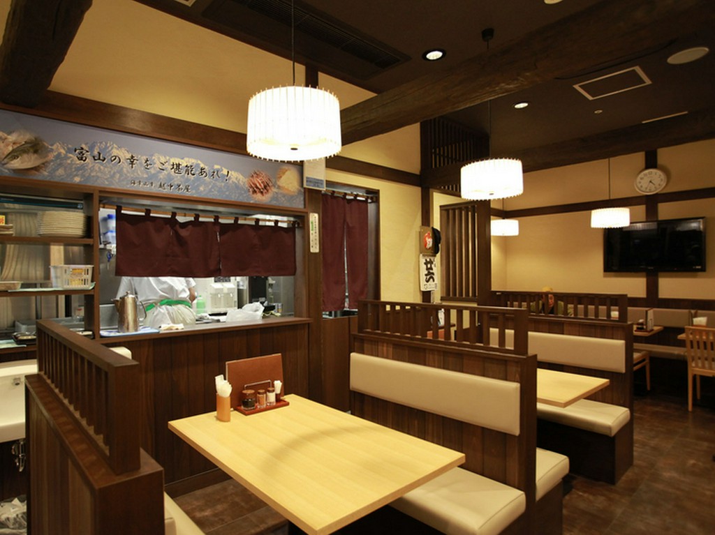 観光の際には。富山県の海の幸・山の幸が味わえる駅中のお店