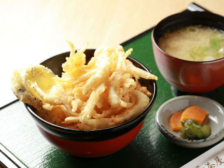 富山の宝石、サクサク感がたまらない『白海老天丼(味噌汁付)』