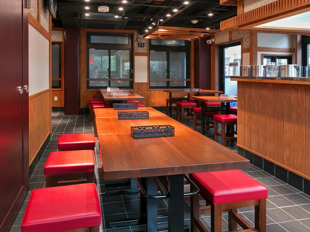 威勢のいい接客と活気あふれる店内。元気がもらえるお店です