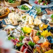 天ぷら・鮮魚などが付いた贅沢コースは、お腹も気分も大満足な内容。誕生日や打ち上げ、ちょっと豪華なご宴会時には最適なプランです。