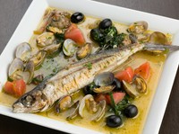 沼津から直送された鮮魚を一匹丸ごと、そして伊豆の野菜をたっぷり使用しています。素材の美味しさ、そのものを味わえる料理。