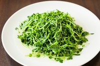 リピーター続出で人気の『青炒豆苗　豆の苗炒め』