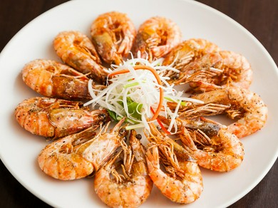 やみつきになる『椒塩蝦　海老のコショウ炒め』