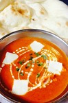 カレー1種、ナン又はライス、ミニサラダ、ドリンク（カレーはチキン、キーマ、豆、ベジタブルから選択）