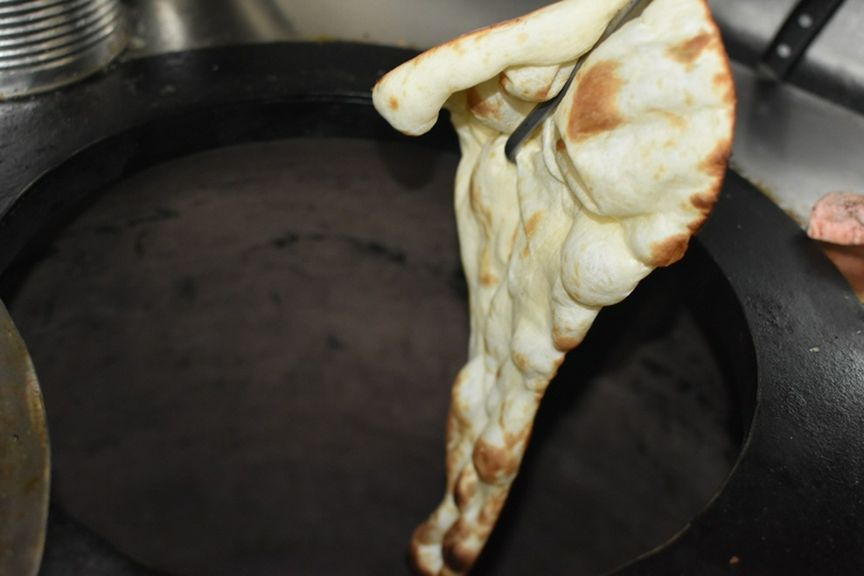 特別にカメリア粉を調合。炭で焼いているので本店ならではの味