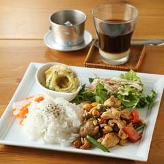 充実したラインナップ。お得な「ランチプレート」