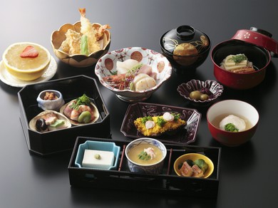 秋の観光にお勧め、紅葉重膳(湯豆腐付き)