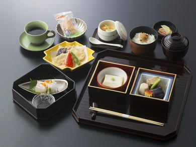 　平日限定昼のおてがる会席膳（前日までの完全予約制）３０0０円税込み
