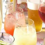 厳選仕入れする日本酒はもちろん、焼酎、梅酒、ビール、ワイン、カクテルなど、様々なドリンクをご用意しております。お得な飲み放題となっておりますので、是非コース料理と合わせてご注文くださいませ。