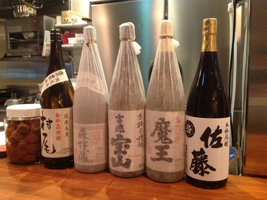 季節に合わせた日本酒・焼酎のラインナップを堪能できる