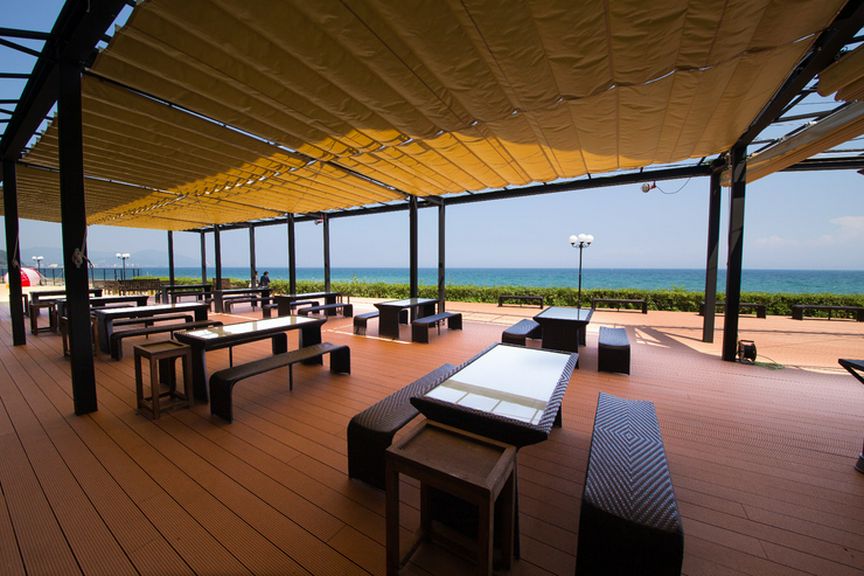 海が目の前。絶景の中でのバーベキューで、気持ちも開放的に