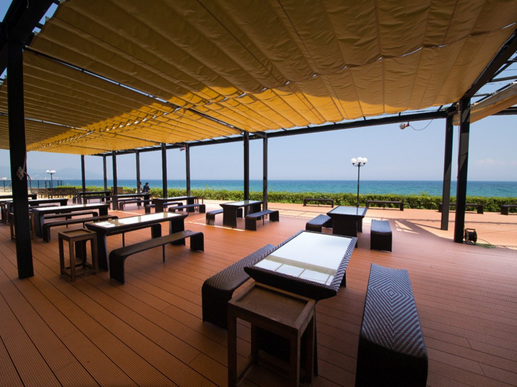 海が目の前。絶景の中でのバーベキューで、気持ちも開放的に