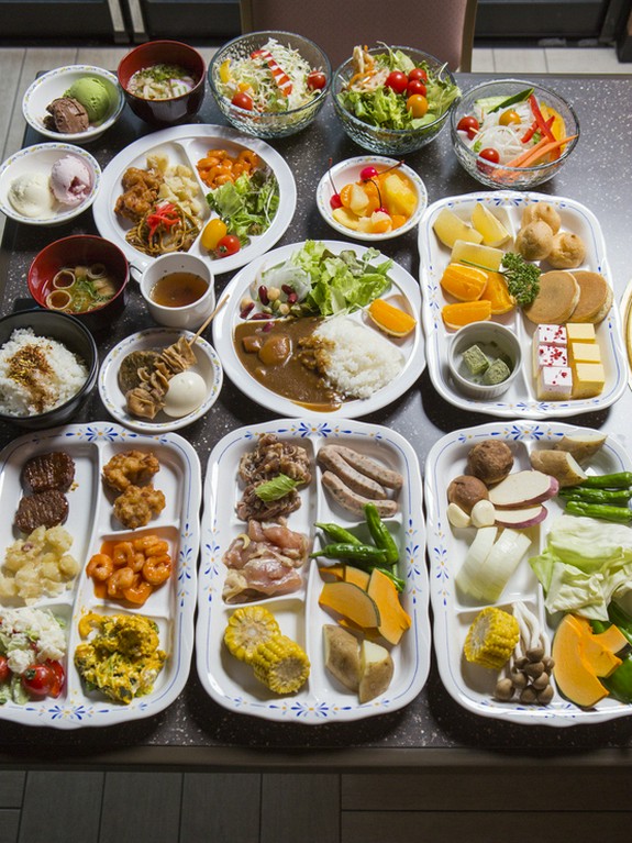 50種類以上のバイキングメニューがすべてのセットに付いてます