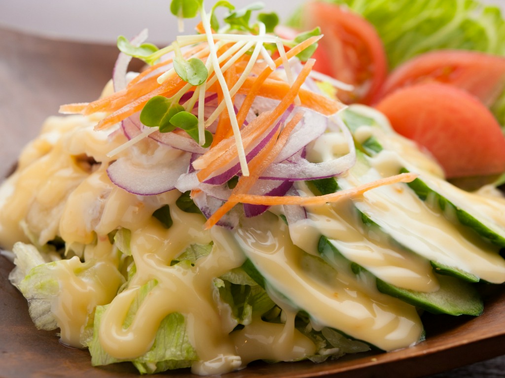 アヤムサラダ（鶏のサラダチリマヨソース）