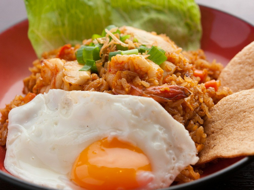 ピリ辛のスパイシーな刺激がたまらない『ナシゴレン』