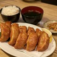 餃子の唐揚げ4ヶ・ご飯・わかめスープ・お新香