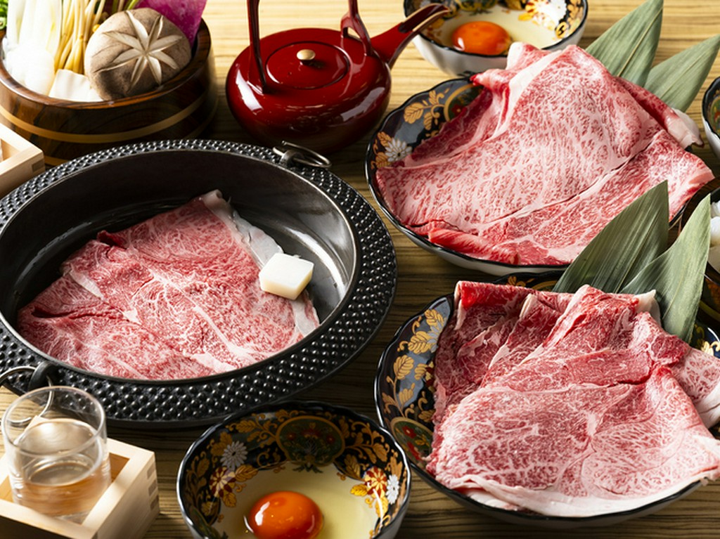 厳選・黒毛和牛『黒樺牛』すき焼き食べ放題コース【8,910円(税抜)】