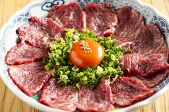 極上馬刺しすき焼き風桜ユッケ