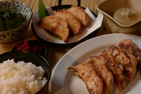 肉汁焼き餃子8ヶ・ご飯・わかめスープ・お新香