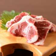 サシの入った極上な一品。刺身でも炙りでもどちらでもおいしいです。