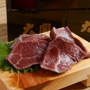 柔らかいヒレ肉をたたきにする事で味が凝縮されて、美味しくなります！！