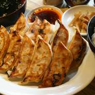 肉汁焼き餃子8ヶ・ご飯・わかめスープ・お新香