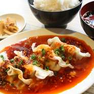 餃子5ヶ・ご飯・スープ(おかわり自由）