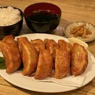 唐揚げ餃子4ヶ・ご飯・スープ(おかわり自由）