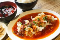 チリソース餃子・わかめスープ・お新香・ご飯