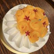 当店自慢の“パティシエ”による
オリジナルケーキで素敵なお誕生日・記念日を。
【価格】1500円～

好きなケーキや食材、ご要望をお伝え下さい！
※季節や、使用する食材、大きさによって変動いたします、
お気軽にご相談ください。

※ご注文は3日前まででお願い致します。
万が一、前日等に御来店が決まった場合等は
お店までご連絡お願い致します。　

※こちらからケーキのご相談でご連絡差し上げる場合が御座います。
