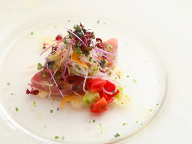 『中央市場より　本日のカルパッチョ（カツオ）』新鮮なカツオを和テイストのイタリアンで味わいます