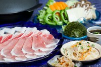 やんばるの恵みを堪能できる『やんばる島豚あぐーしゃぶしゃぶセット』
